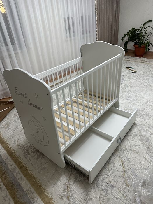 Манеж детский с маятником