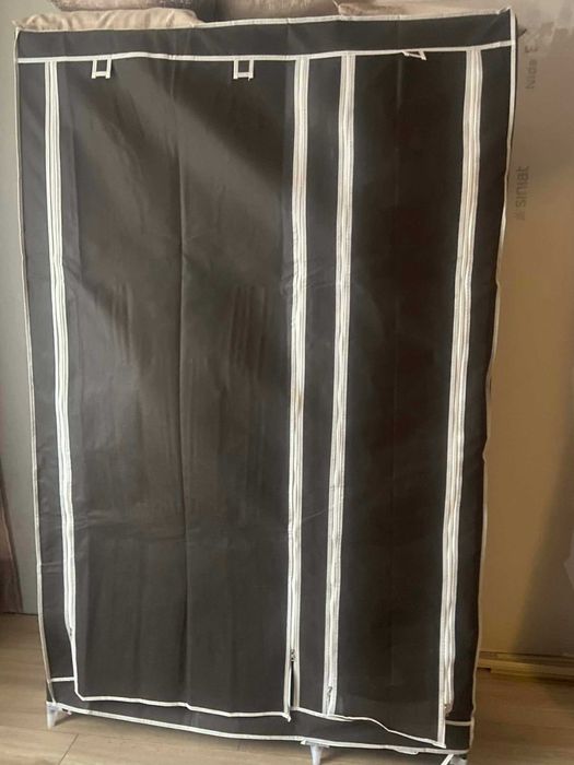 Продавам платнен гардероб