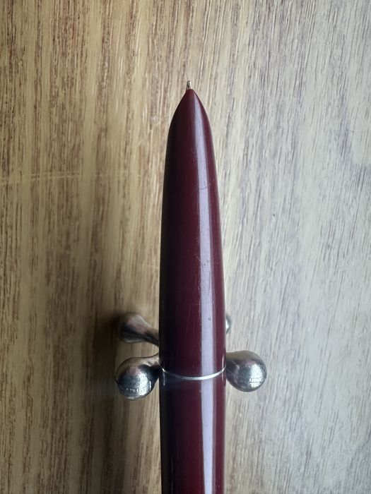 Stilou chinezesc Wing Sung rosu