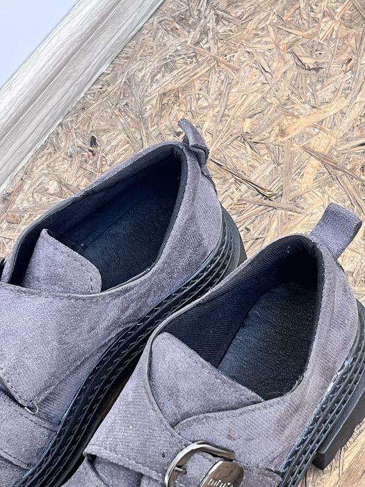 Продам лоферы (серые и черные)