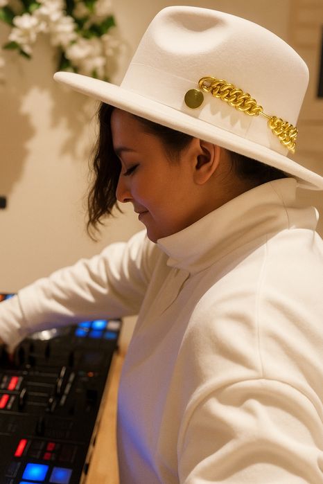 Диджей  (Русский, Английский язык)