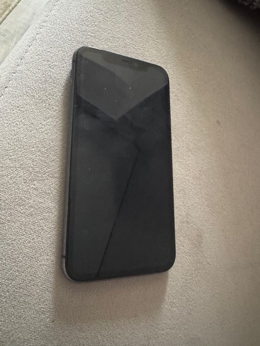 Продам Айфон 11.