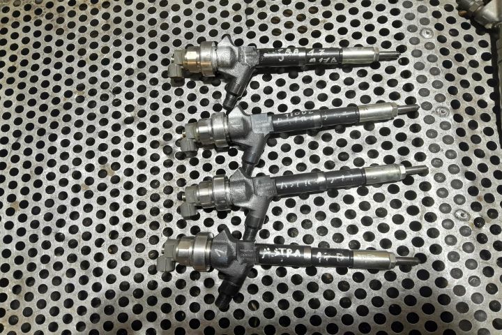 Injector motorina 55567729 SET 55567729 SET Opel Astra J