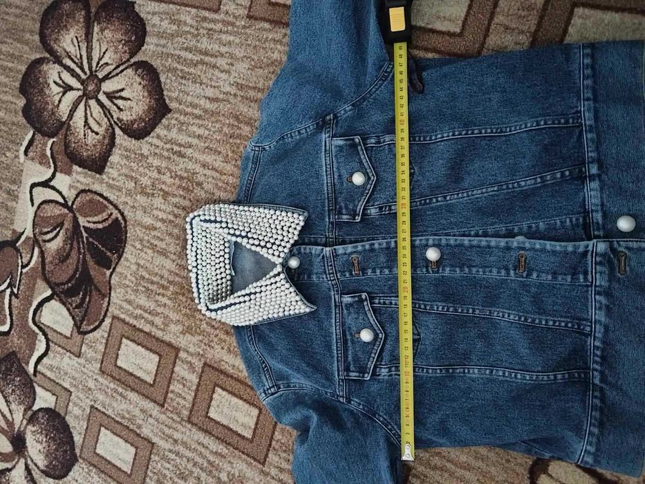 Дамско късо дънково яке с перли