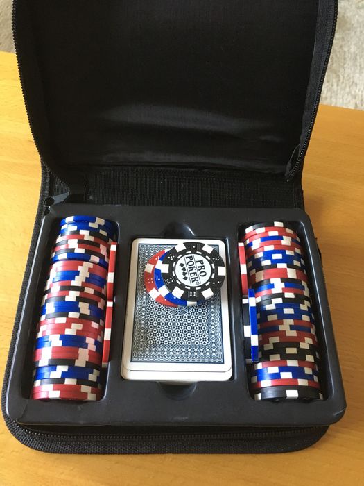 Joc de pocker cu jetoane