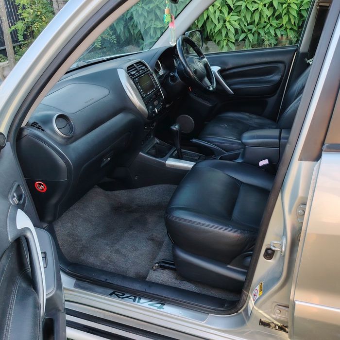 Vând Toyota RAV4 benzină  2005  cutie automată