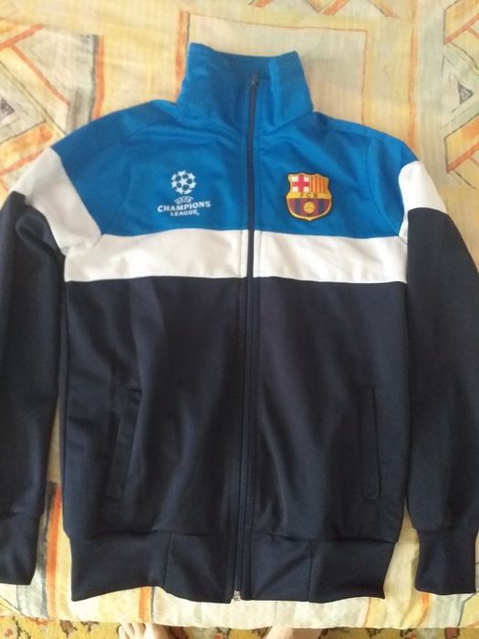 Geaca barcelona,pantaloni scurți ,bluza si tricou  8-12 ani