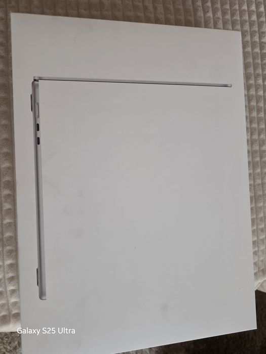 15" MacBook Air c M4 чип, 16 GB RAM и 256 GB SSD