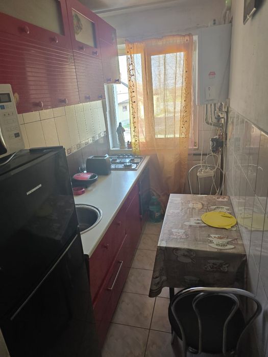 Vând apartament cu 2 camere în Deta zona Târgu Mare etaj 1