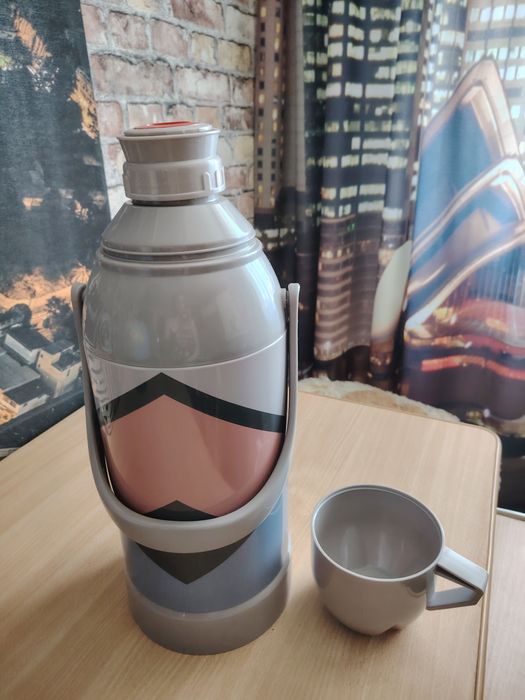 Продам термос 3,2л