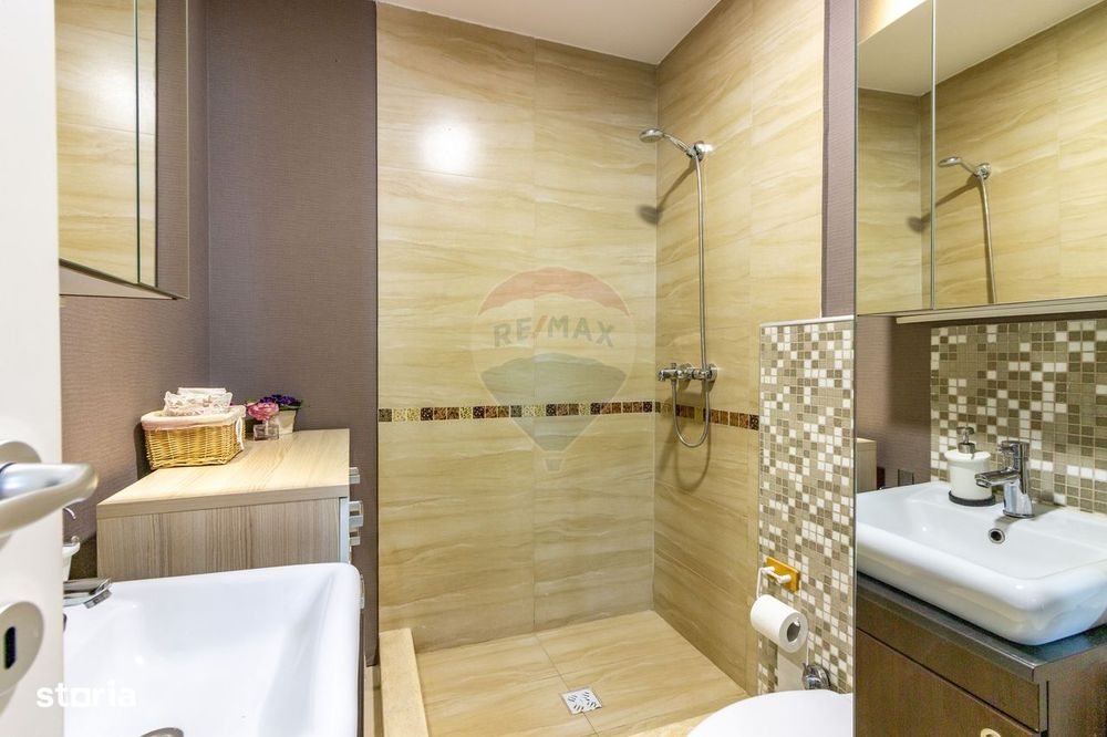 Apartament cu 4 camere de vanzare in Cosmopolis, parcare, terasa 50 mp