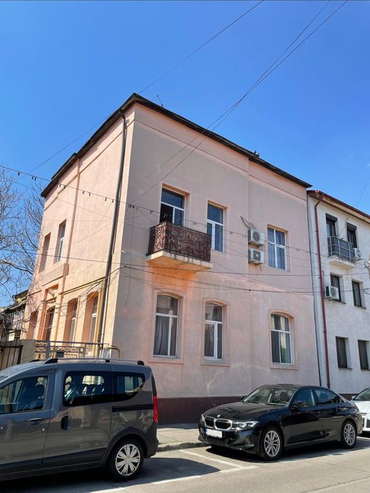 Apartament 3 camere in vila interbelica