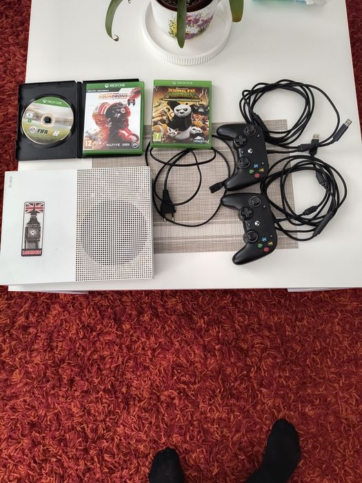 Vand Xbox one S plus toate accesoriile