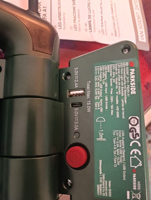 Lampa de lucru cu led și priza parkside