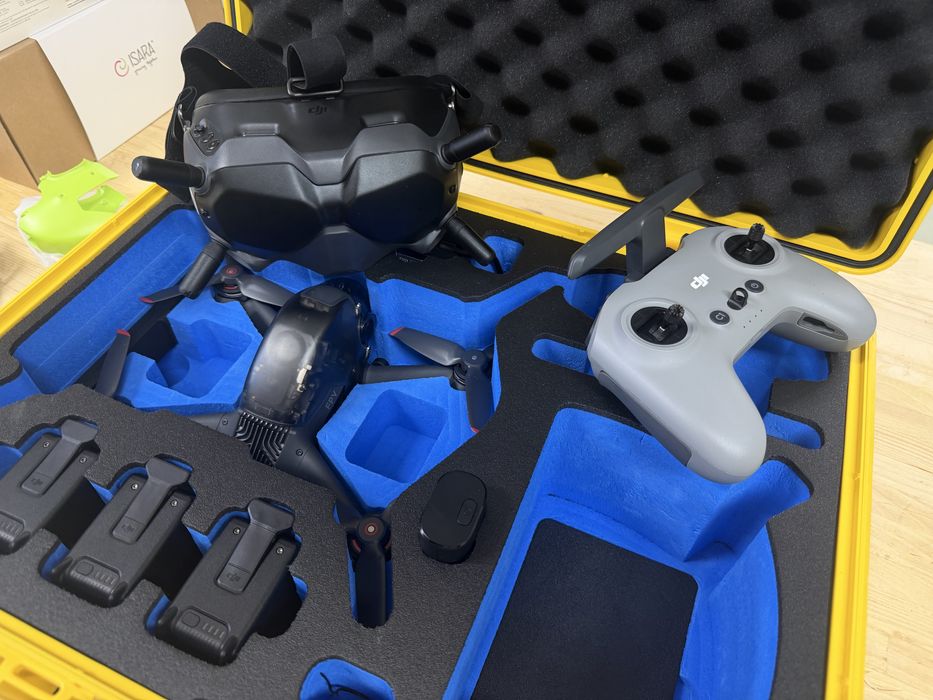 Drona DJI FPV, Full Kit,  Fly-More Kit, Ochelari, Controller, Elici si carcasa de rezerva