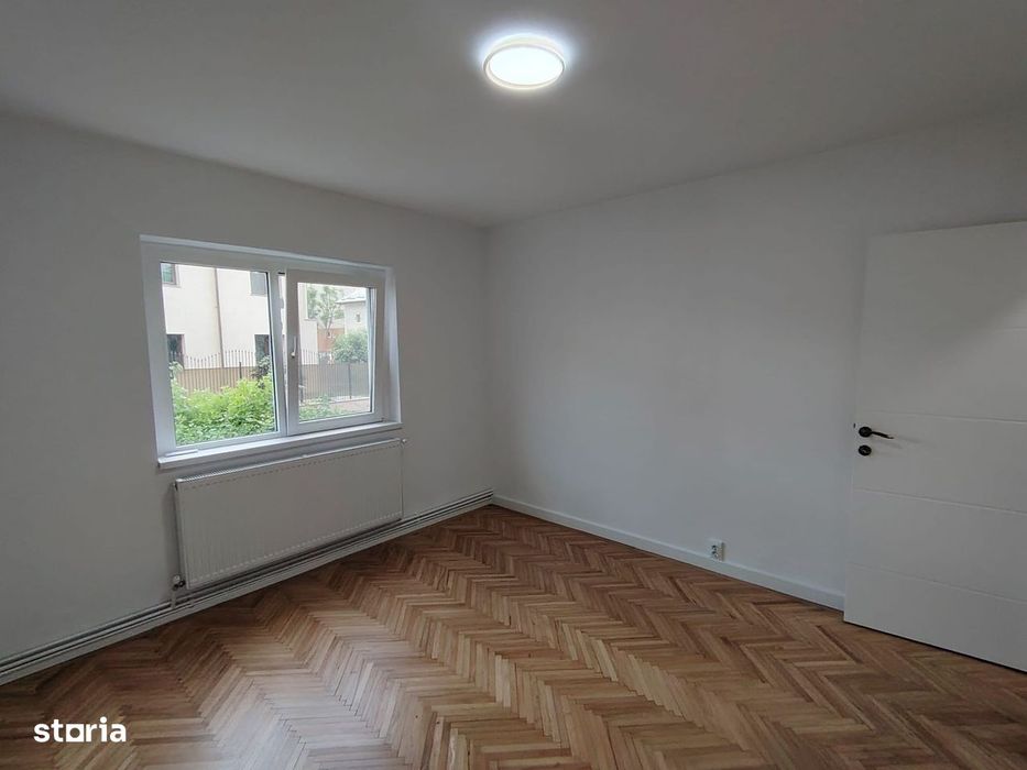 Apartament nemobilat cu 3 camere -zona RAGC.