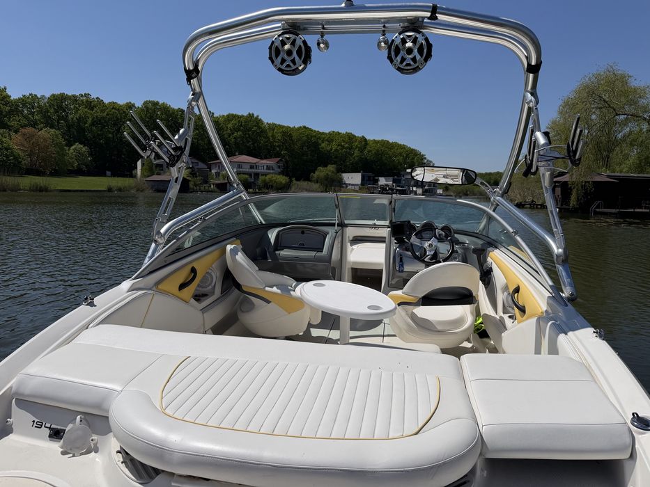 Barca Salupa MONTEREY 194 FS Mercruser 4.3LXI 220PS Tower/ Boxe/ Hummingbird