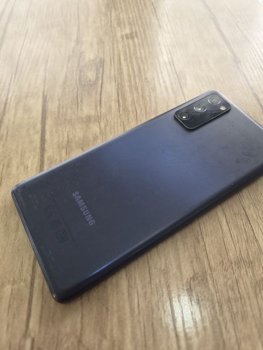 Продам samsung s20fe 6/128