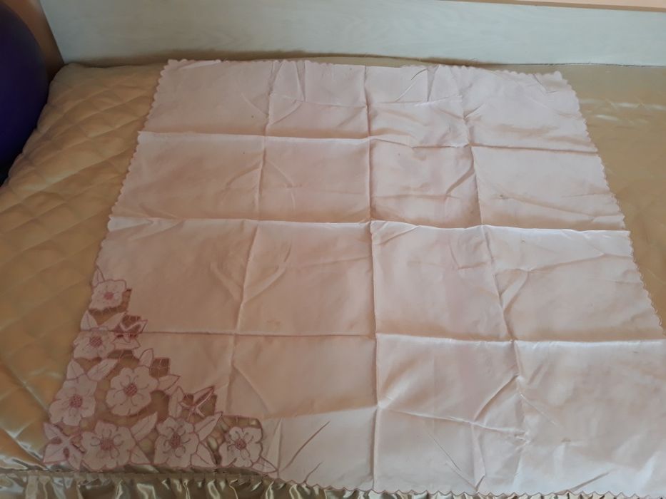 Каренца с бродерия от преди 70 години 3 броя за 10 лева