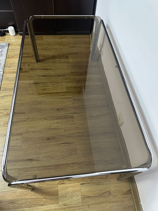 Vând măsuță de sticlă pentru sufragerie