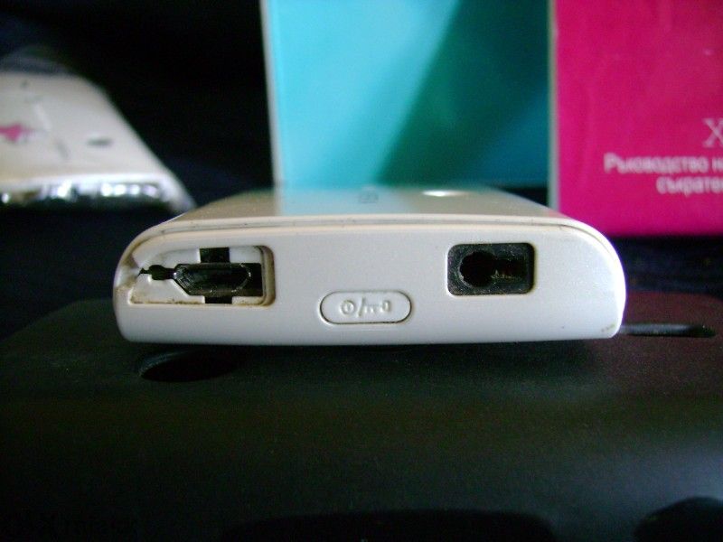 продавам телефон Sony Experia X8 mini