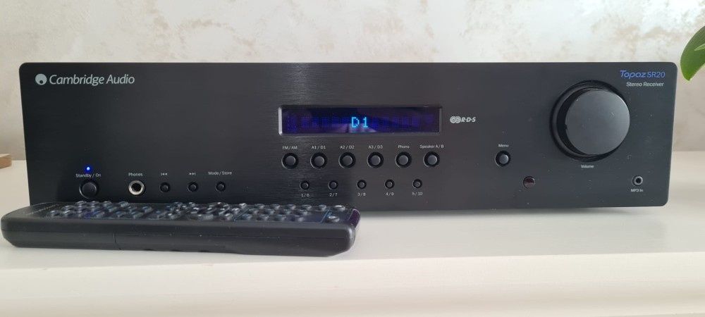 Cambridge Audio Topaz SR20, 100w/canal in 8 ohmi, optic,coaxial, sub out, tuner.