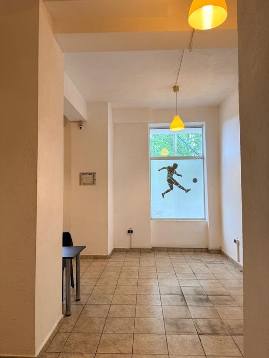 Inchiriez spatiu comercial ultracentral situat in Poiana  Campina Prahova