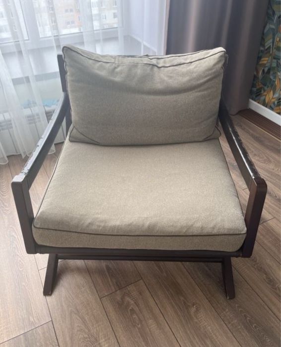 Продам кресло. Дерево.