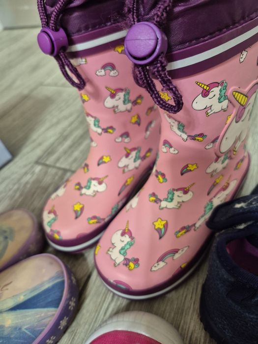 Обувки кецове боти ботуши сандали пантофи гумени ботуши за момиче