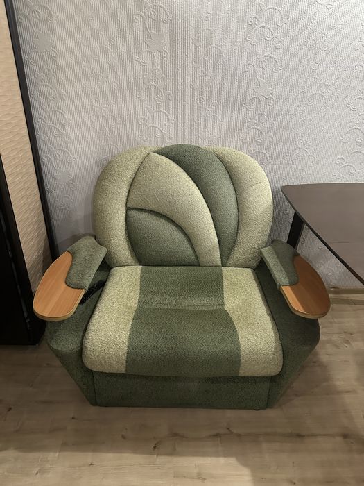 Продам диван и кресло