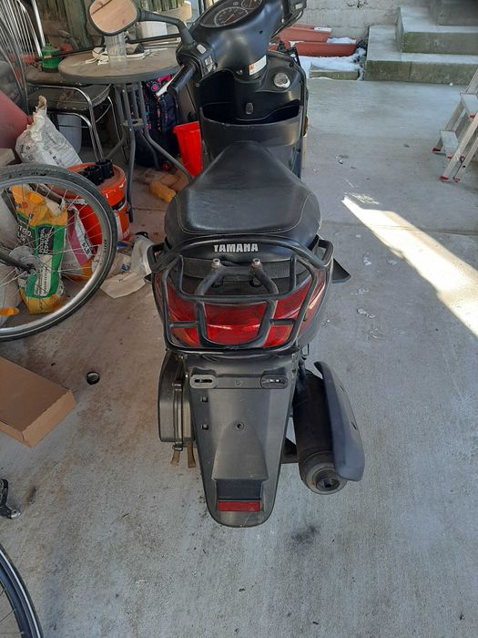 Vând  scuter  yamaha