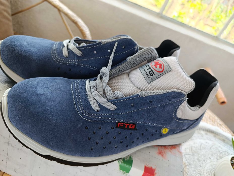 Продавам работни обувки с метално бомбе