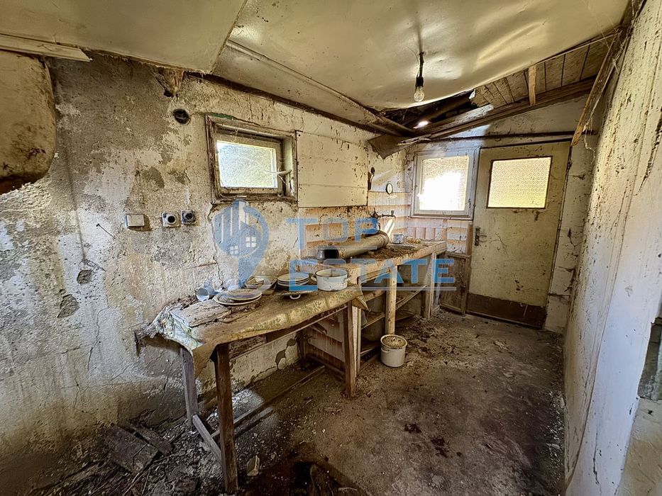 Тухлена къща с кладенец в село Добри дял, област Велико Търново