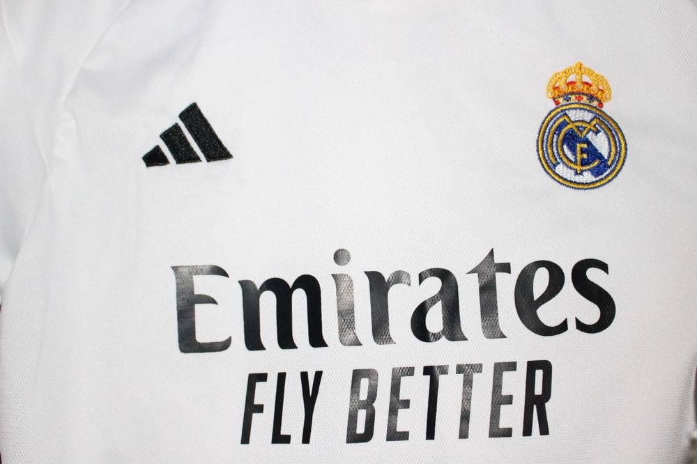 Real Madrid kit Adidas Bellingham #5 (mărimea 28, nou)