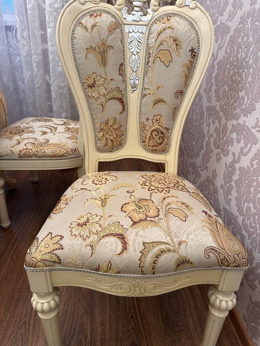 Стол и 10 стульев