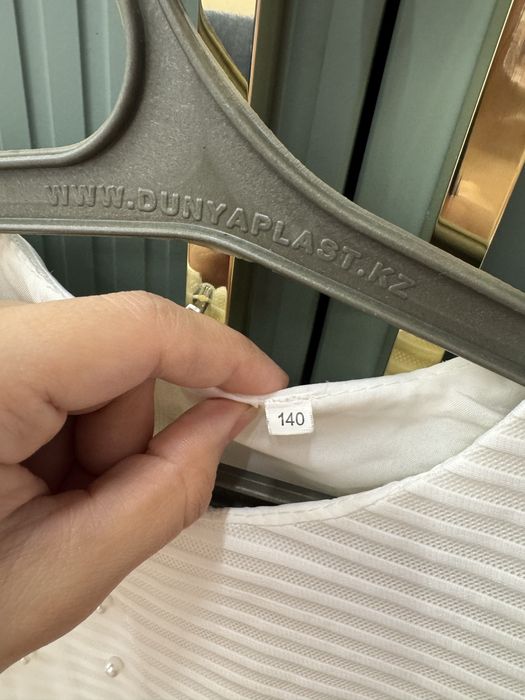 Платье белое продается