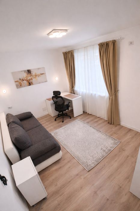 Închiriez ap.3 camere lux