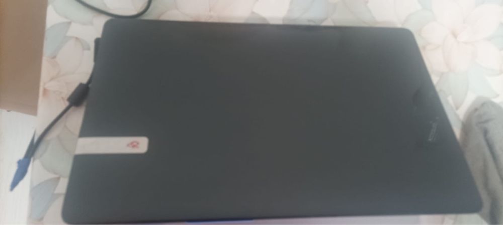 Packard Bell 15.6 (дочка бренда Acer).