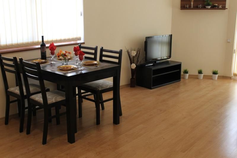 Дава се под наем Двустаен апартамент в Пловдив, Център - 75 кв.м за 510 € - Снимка #1