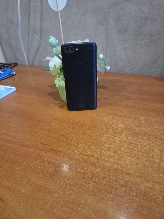 Продавам  телефон Xiaomi  redmi 6