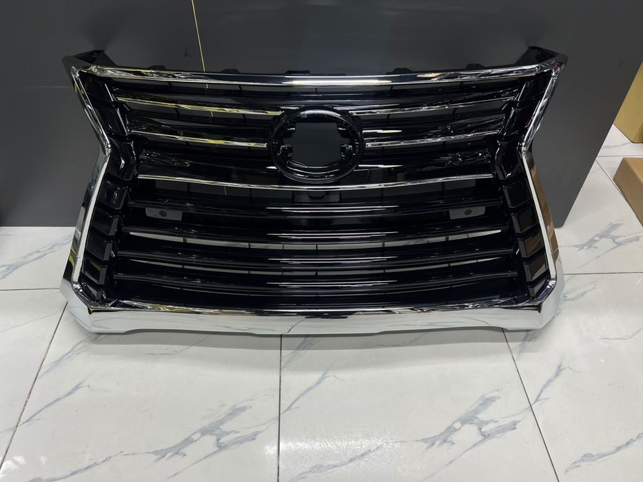 Решетка радиатора на LEXUS 570