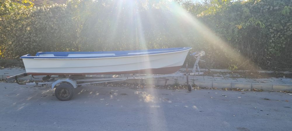 Пласмасова лодка 4м нов внос