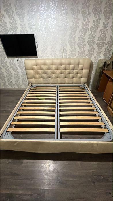 Продам кровать с матрасом