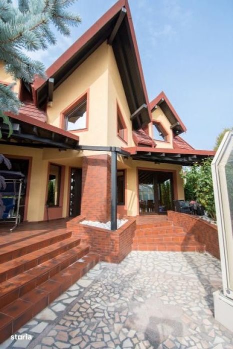 Vila 4 camere  cu piscina in Bucov.