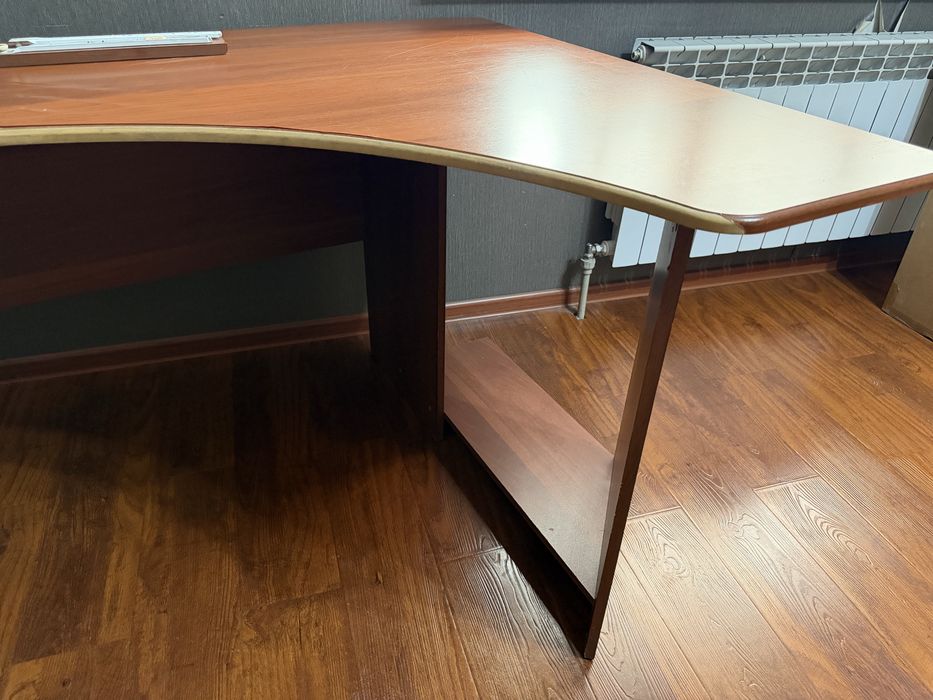 Стол компьютерный