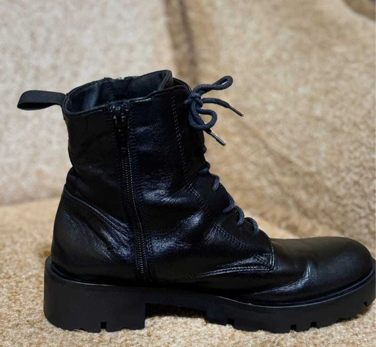 TOSCA BLU STUDIO original, Ghete din piele naturală măr. 38, stare FB