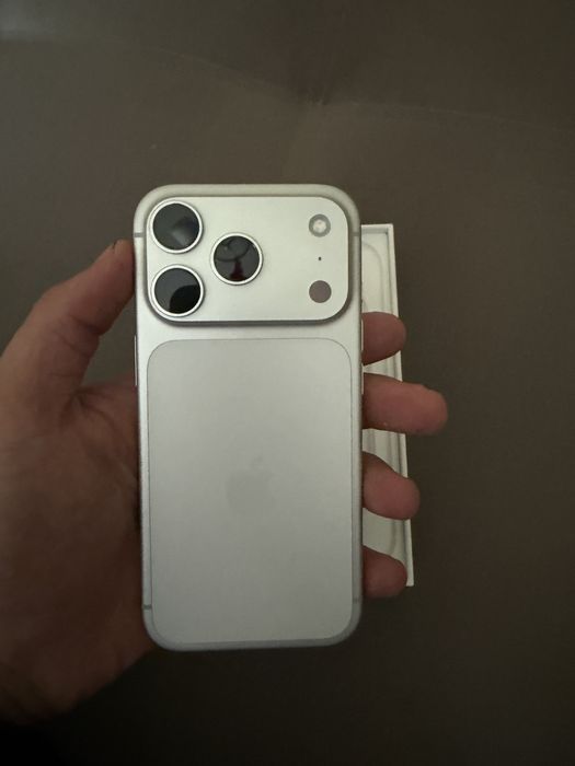 Iphone 17 pro, 256gb, esim. Телефон в идеале