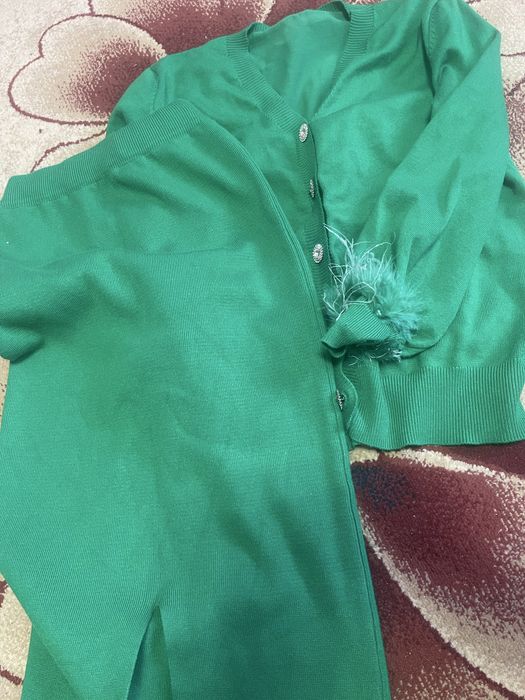 Киімдер аяқ киім сатылады.