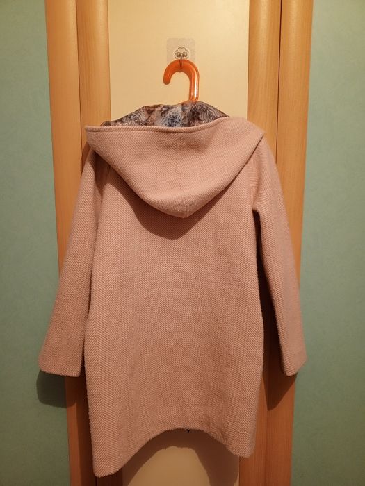 Детское пальто на 8-9 лет.