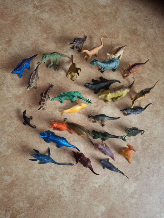 Динозавры игрушки